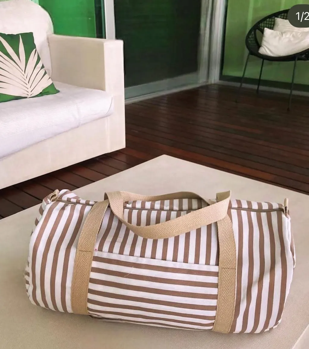 Bolso — Bolso de tela para llevar la ropa de deporte.